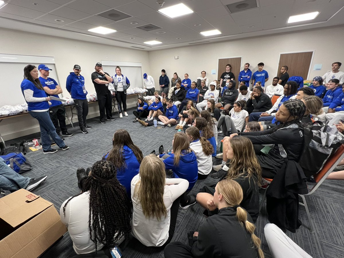 MelissaBurke801's tweet photo. Such a honor to be with our track and field teams the last couple of days! Although the women’s 3rd place finish wasn’t what they wanted, they scrapped and fought until the end! The men overcame some adversity to be BACK TO BACK CHAMPIONS!! So proud to be a Sycamore! @IndStXCTF https://t.co/VlBufWlUFj