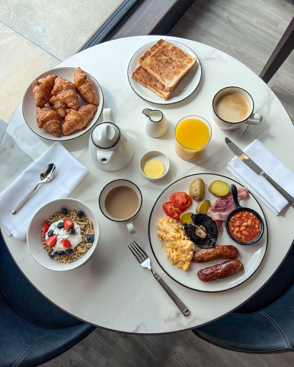 Whether you're here for just a night, a week or even longer we are your home away from home.
We have the perfect in-room dining menu for those nights when you just want to enjoy home comforts from your room. 
Check out the in room menu or via The Folio Bar and Kitchen website.