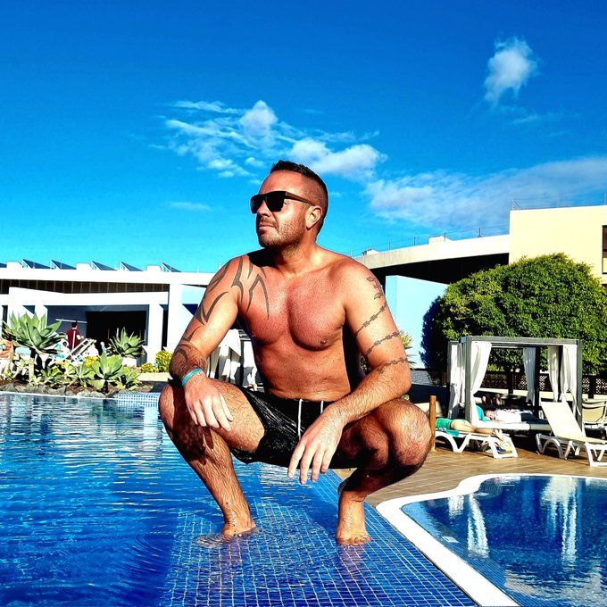 Heute mal chilligen Tag am Pool 😎✌🏼  #poolboy #pooltime #poolzeit #poolday #pooltag #fuerteventura  #jandia<a href="/tag/poolboy"class="tags">#poolboy</a><a href="/tag/sunglasses"class="tags"><span>#sunglasses</span></a><a href="/tag/pooltime"class="tags"><span>#pooltime</span></a><a href="/tag/poolday"class="tags"><span>#poolday</span></a><a href="/tag/fuerteventura"class="tags"><span>#fuerteventura</span></a>