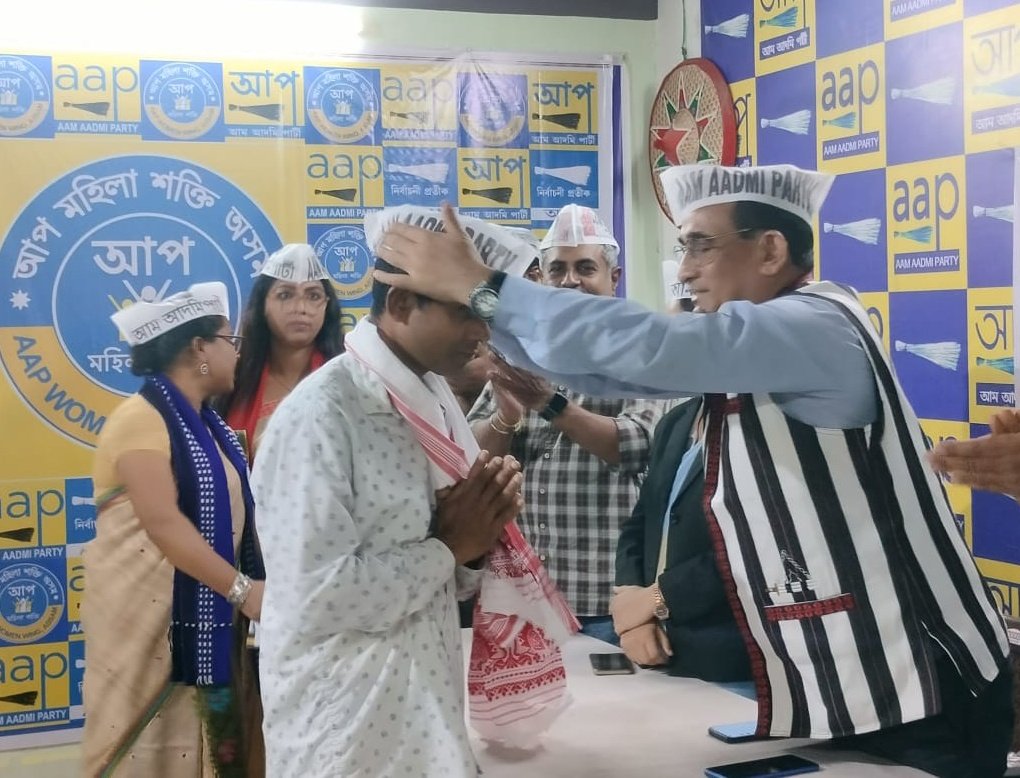 AAP4Assam's tweet photo. Today, at the AAP Assam headquarters in Guwahati, around 50 men and women from different party organizations joined the Aam Aadmi Party (AAP) in the presence of state coordinator Dr. Bhaben Chowdhury and other state officials.
#AAP4Assam #JoinAapAssam https://t.co/dZBydVOJIg