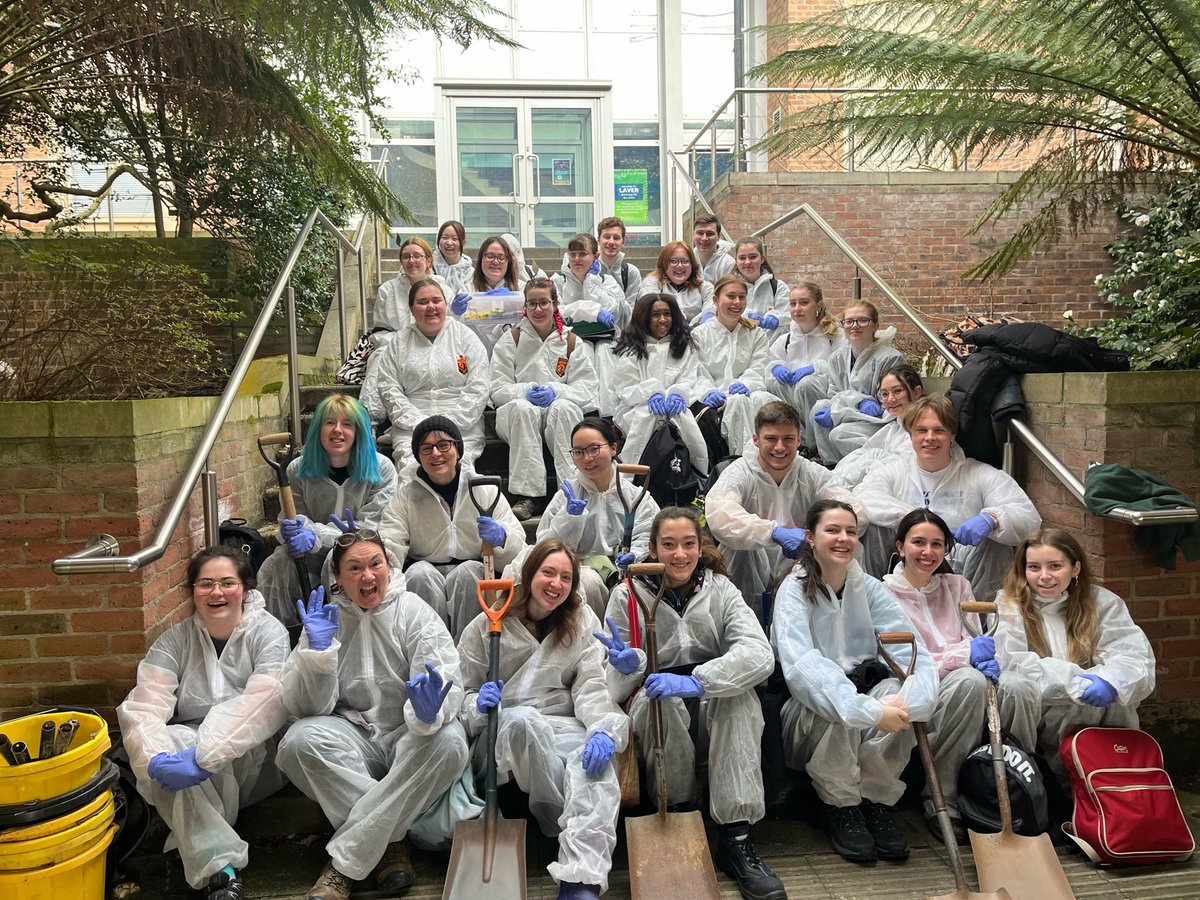 It’s that time of year - forensic archaeology recovery practical o’clock! #forensicarchaeology #gravedig #forensics ⁦@UniofExeter⁩ ⁦@UofEArchaeology⁩