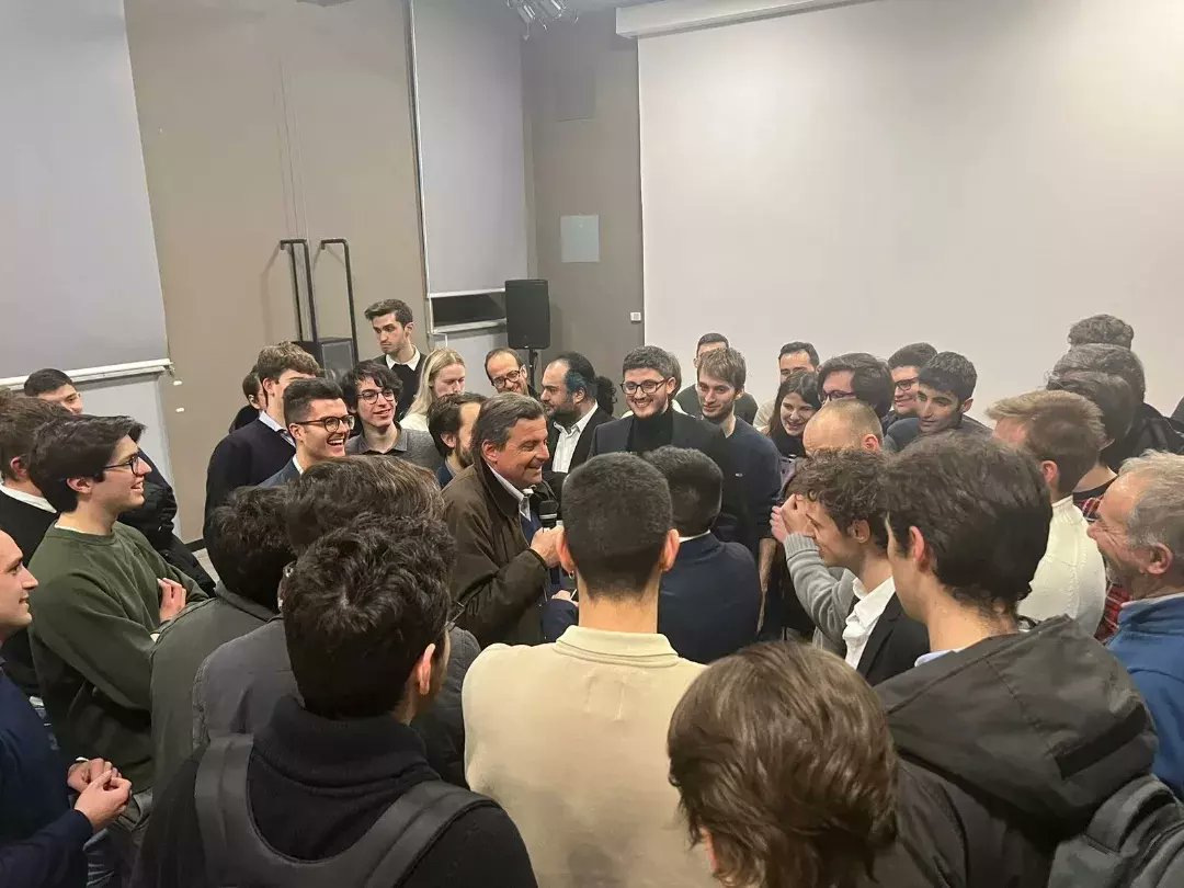 Luca16385245's tweet photo. Ieri sera grande partecipazione con @CarloCalenda e tutti i ragazzi di @Azione_it a #Torino
Avanti così! Obbiettivo: tesserare, tesserare e tesserare https://t.co/tYM980FOg8