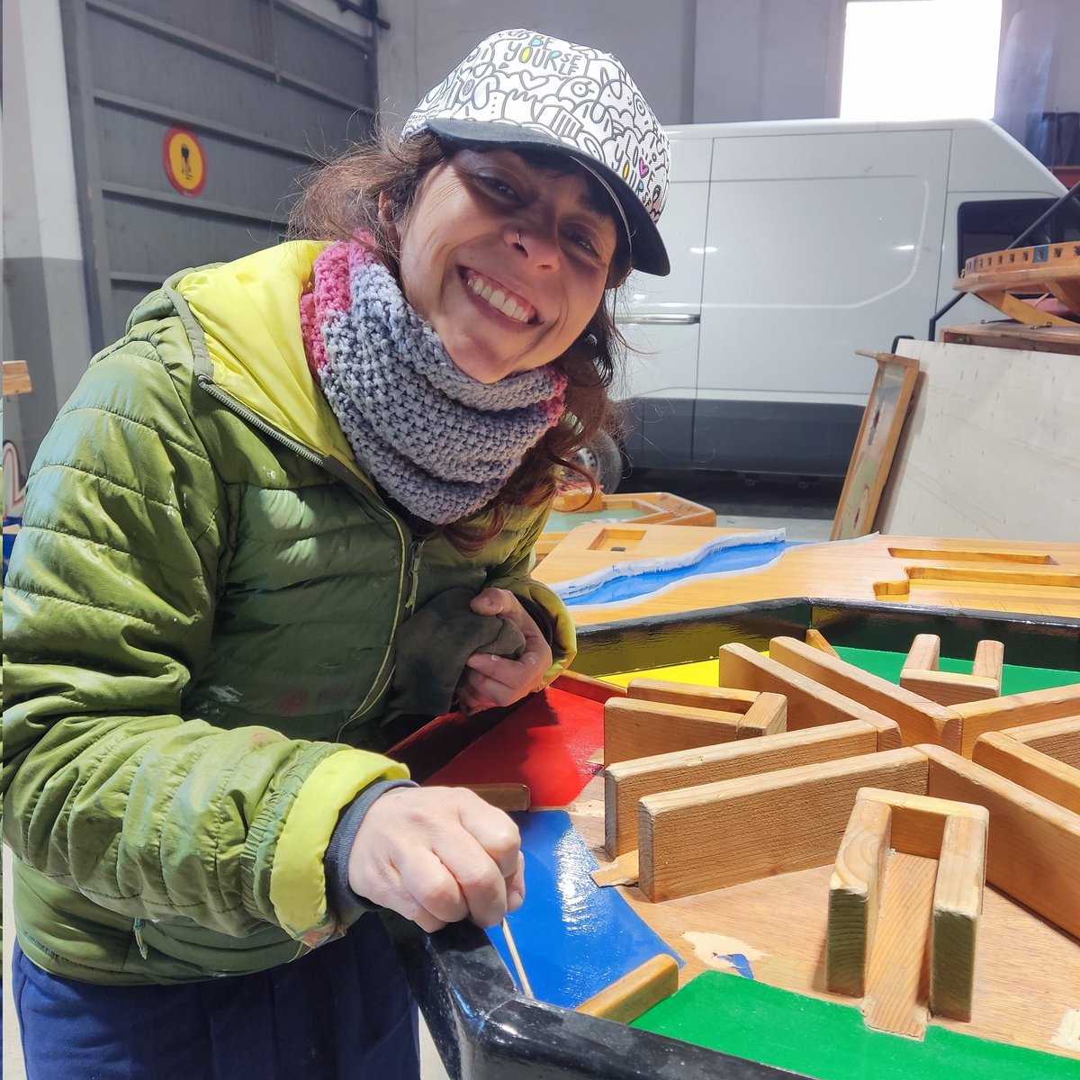 tombscreatius's tweet photo. A #TombsCreatius, ens posem la gorra! 😊🧢
Per això, diumenge, serem a la festa #PosatlaGorra d'@AFANOC a la Seu Vella amb els #ColorsdeMonstre per posar un granet de sorra a la lluita contra el càncer infantil.
Vindreu a #jugar? Amb gorra, eh! 😜
#afanoc #juguem https://t.co/zLSNVh8Ele