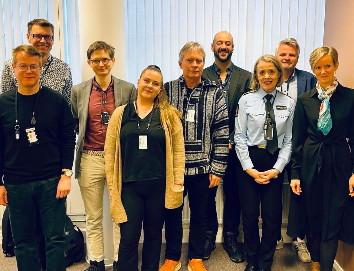 I dag har vi hatt møte med Politidirektøren. Møtet var konstruktivt og vi er klare for å bidra med kunnskap, erfaringer og innsatser som kan gjøre politiets forebyggende arbeid enda mer kunnskaps- og forskningsbasert, inkluderende og avstigmatiserende:
preventio.no/konstruktivt-m…