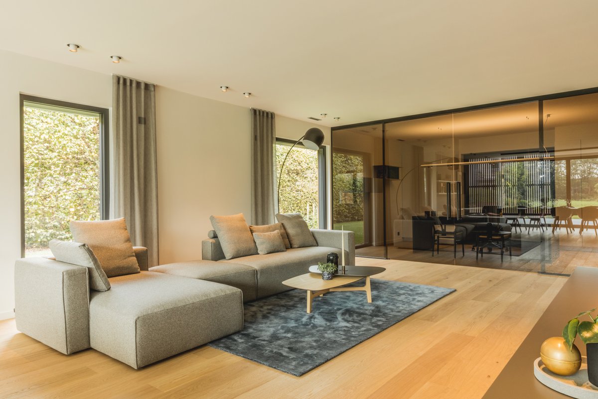 SpainPergo's tweet image. ¿Quieres un suelo laminado que deslumbre y que sea de calidad superior para tu próximo proyecto? 👍 En #Pergo tenemos lo que necesitas. Contacta con nosotros y selecciona el suelo perfecto para tus necesidades ➡️ lnkd.in/eZiyu6a3 #Suelos #interiorismo #arquitectura