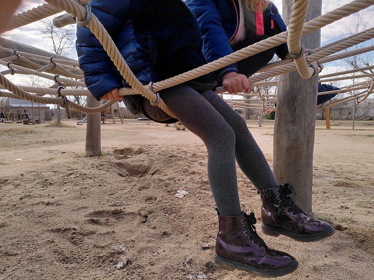 escolacorbella's tweet image. Un estoneta de parc després de dinar. #sortides #entorn