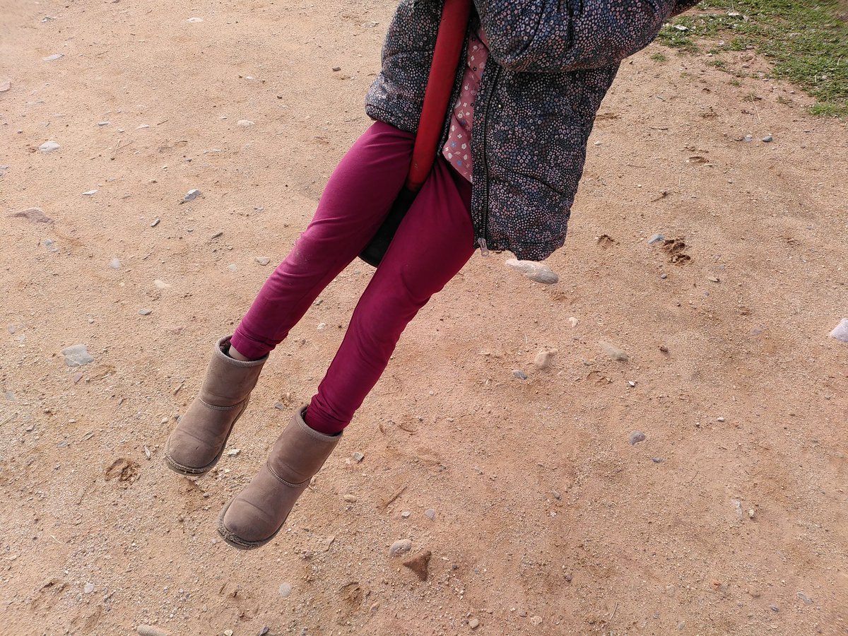 escolacorbella's tweet image. Un estoneta de parc després de dinar. #sortides #entorn