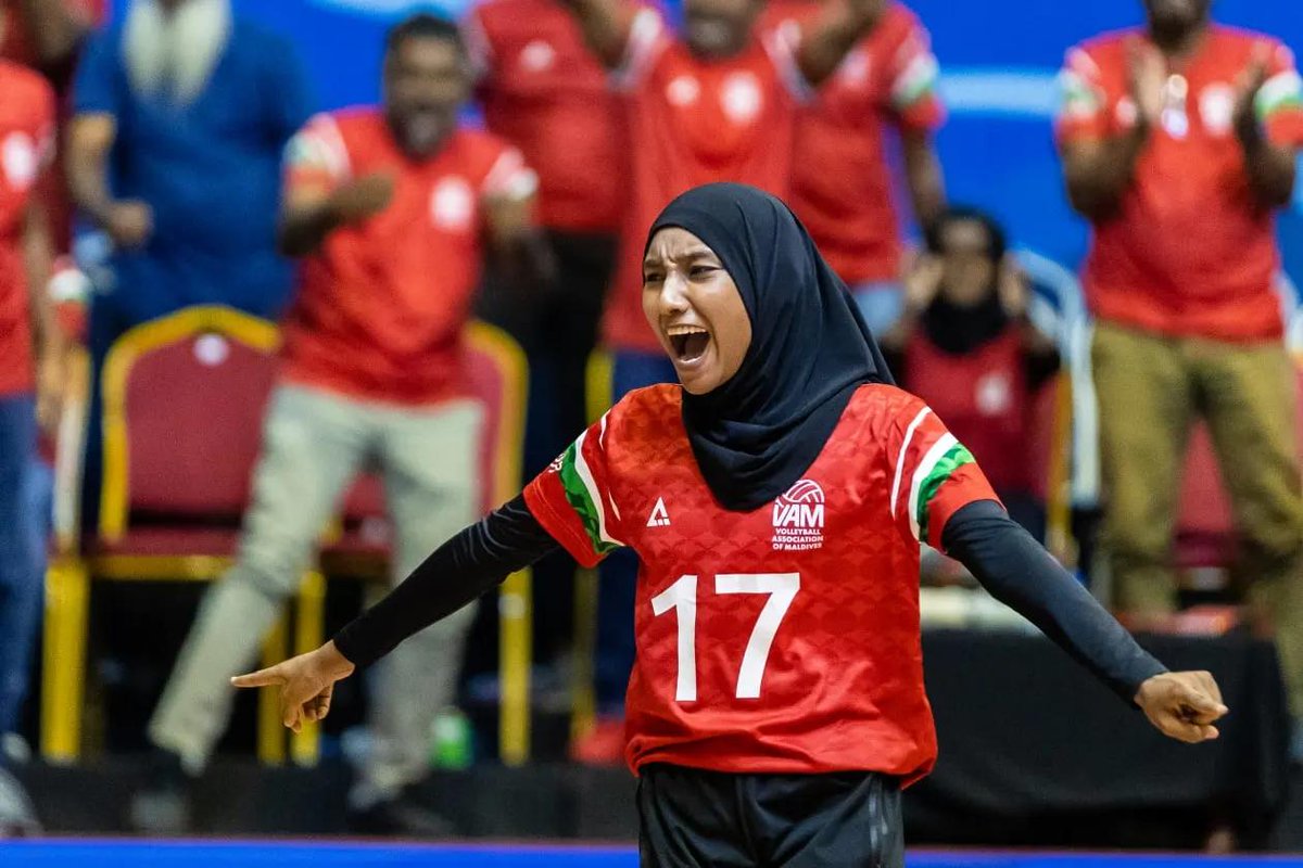 Last night, we witnessed a stunning match under the guidance of the coach Mr. Nizar Ibrahim. We are grateful for our girls' hard work and dedication. We will be back stronger next time.We will continue to support you. 🇲🇻 👏
<a href="/raajevolleyball/">Volleyball Association of Maldives</a> @MoYSCEmv
📷 <a href="/AdhadhuMV/">Adhadhu</a>