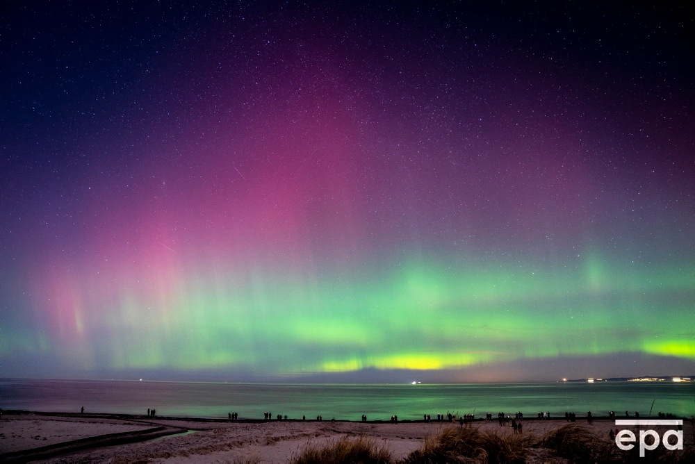 Northern lights, or aurora borealis, appear in the sky over Denmark as seen from Hornbaek Strand in North Zealand, Denmark, late 27 February 2023. 📸 EPA / Ritzau Scanpix / Mads Claus Rasmussen

#NorthernLights #Auroraborealis #Denmark #epaimages