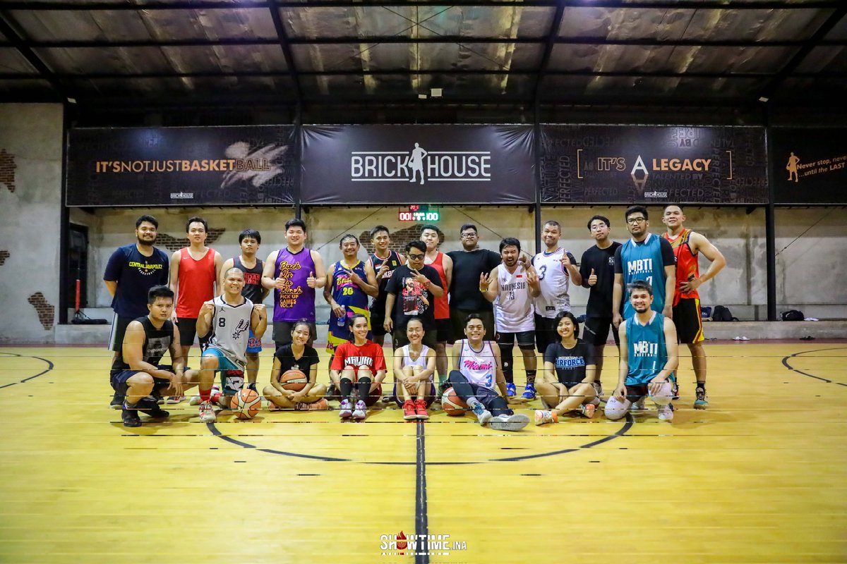 MI_Dunk_'s tweet photo. Grazie mille a tutti! 🏀

Kalian yg ingin ikut gabung main dengan @MilanistiOrId Basketball setiap Sabtu jam 7-9 malam di Brickhouse Kalibata, bisa langsung WhatsApp Imam 0896-5866-6571 atau DM akun ini 📲

#MilanistiIndonesia #Basketball #SempreMilan

https://t.co/Nj8ZGHPCPk https://t.co/w8H0KsSOku