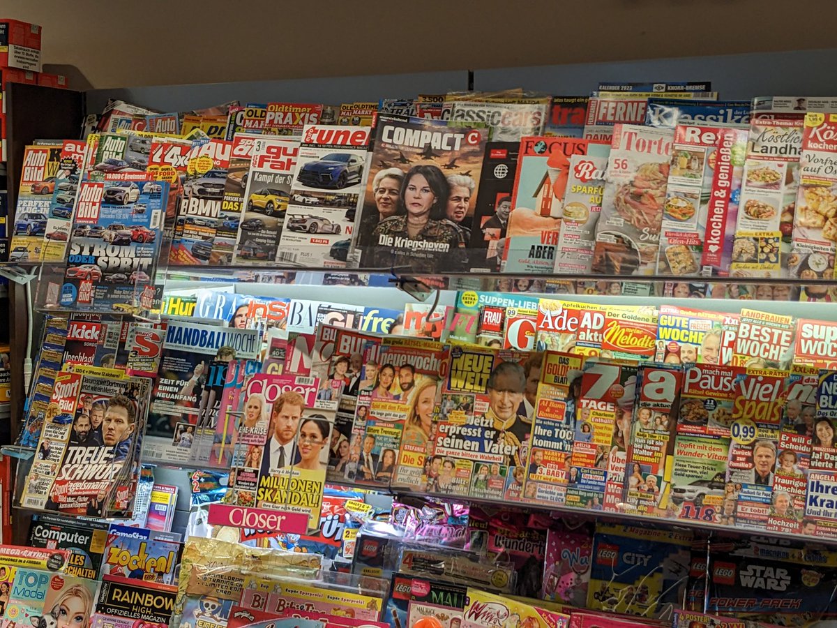 Recht Hetze im Edeka in Zörbig. 👎👎
Das Magazin ist seit Dezember 2021 als gesichert extremistisch eingestuft vom Bundesverfassungsschutz. 

#EDEKA #zörbig #FCKNZS