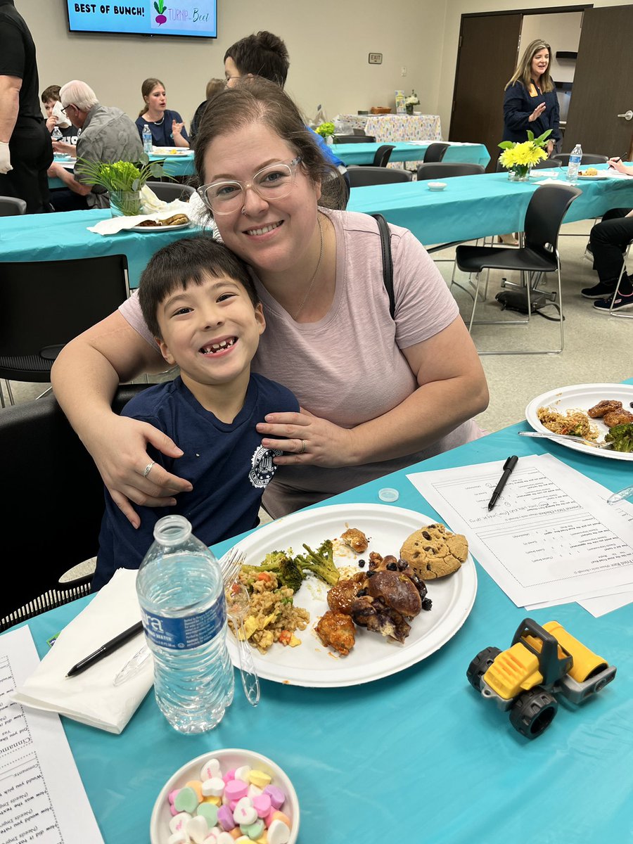 gisdnutrition's tweet image. Thank you for another successful Menu Advisory Committee Meeting!  We love talking to our students, parents and community about the great things going on in Student Nutrition!
#engageandtaste #BacktoMAC #studentfeedback #menufocus #chefkevin
