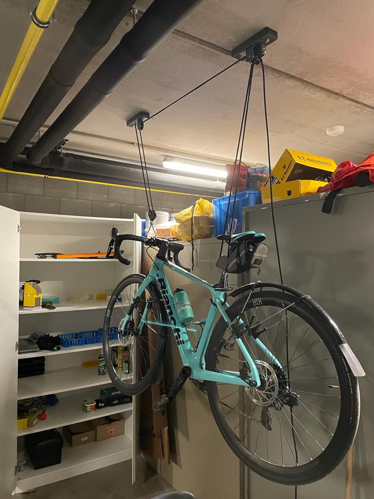 Een lekke band? Een afgesprongen remkabel? 
Onze fietsende collega's kunnen vanaf nu terecht in ons inhouse fietsatelier!