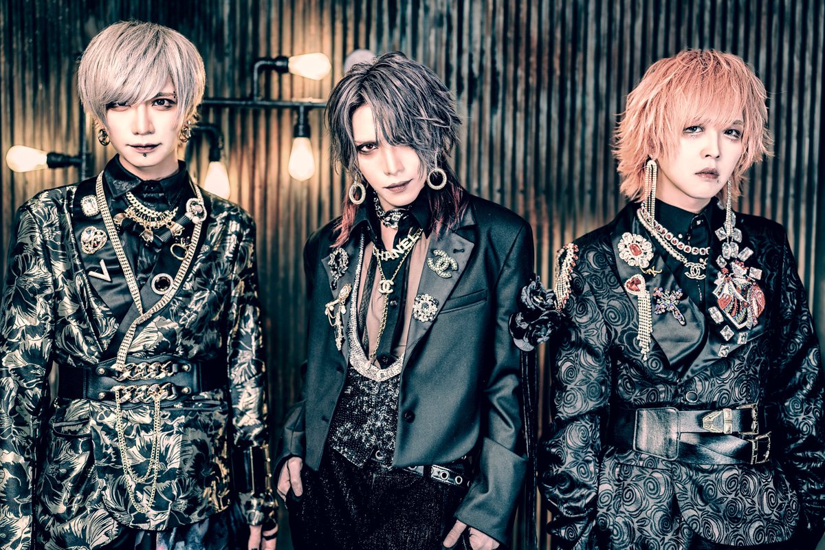 【ニュース】
SPLENDID GOD GIRAFFE
新アーティスト写真公開！