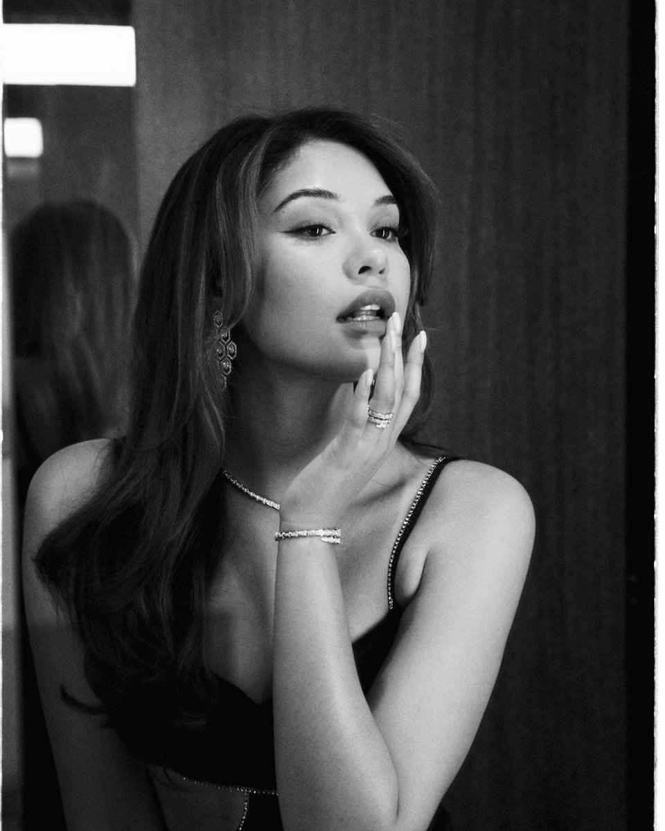 ItsVManagement's tweet photo. @Bulgariofficial evening look on Sian Lilly 🍸 https://t.co/0md7uFJTT8