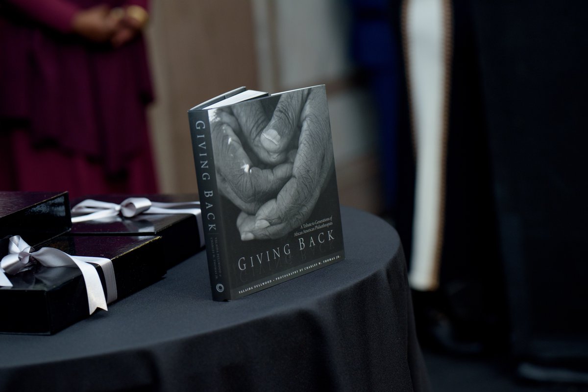 TSOP_Exhibit's tweet photo. Last week's #TSOPChi Premier Reception, hosted by @FundBlackChi at the @ChiCulturCenter was filled with so much love and joy and soul 💕 Forever grateful

📷: @acjphoto https://t.co/0qUXjD7N9S