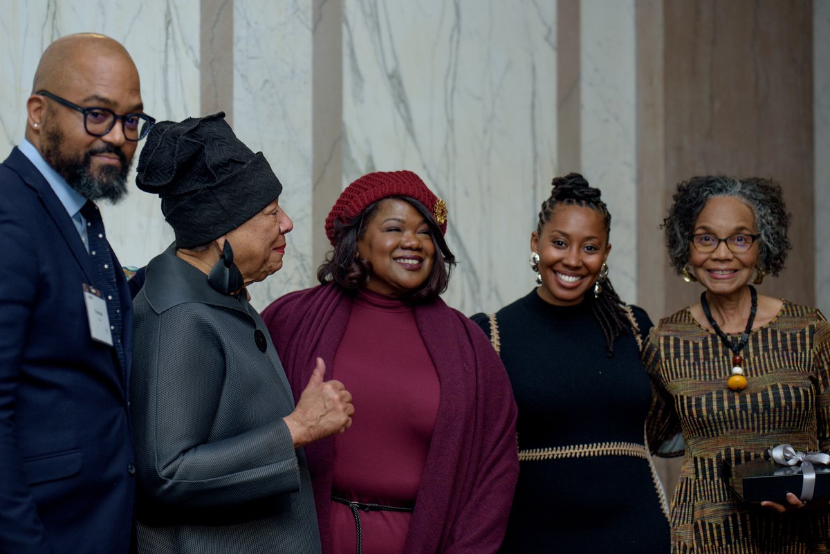 TSOP_Exhibit's tweet photo. Last week's #TSOPChi Premier Reception, hosted by @FundBlackChi at the @ChiCulturCenter was filled with so much love and joy and soul 💕 Forever grateful

📷: @acjphoto https://t.co/0qUXjD7N9S