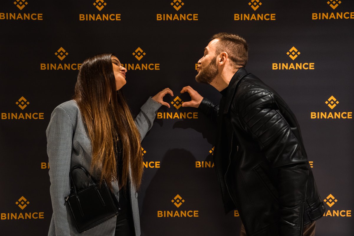BinanceItalian's tweet photo. #BinanceMeetupItalia 🇮🇹

Un meetup da record a Bologna con +400 partecipanti, 7 membri del team italiano, 4 speech, Angels, gadget #Binance e NFT POAP! 🚀

Prossime tappe ⬇️
https://t.co/NCg3g7HcWT https://t.co/lmzPSKXv0f