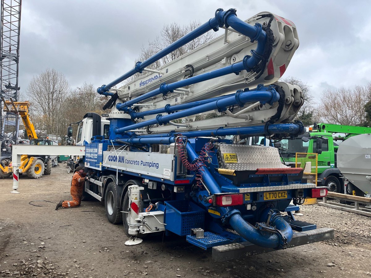 Our engineers are treating Coonan Concrete Pumping’s Sermac 5Z36 to a bit of pampering today, to ensure it stays in tip-top condition! Does your pump need a pamper? Contact us today to book your service or repairs. #concrete #concretepump #concretepumping #pamperyourpump