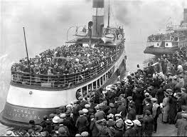 baffi_francesco's tweet photo. Tra il 1880 e il 1915 sbarcarono in America 4 milioni di migranti italiani. Non dovevano partire ma vinse
la "disperazione" nonostante il rischio di mettere a repentaglio  la vita di molti loro bambini.
#PiantedosiDimettiti 
#ilPeggior_GOVERNO_diSempre https://t.co/IRepddRFDI