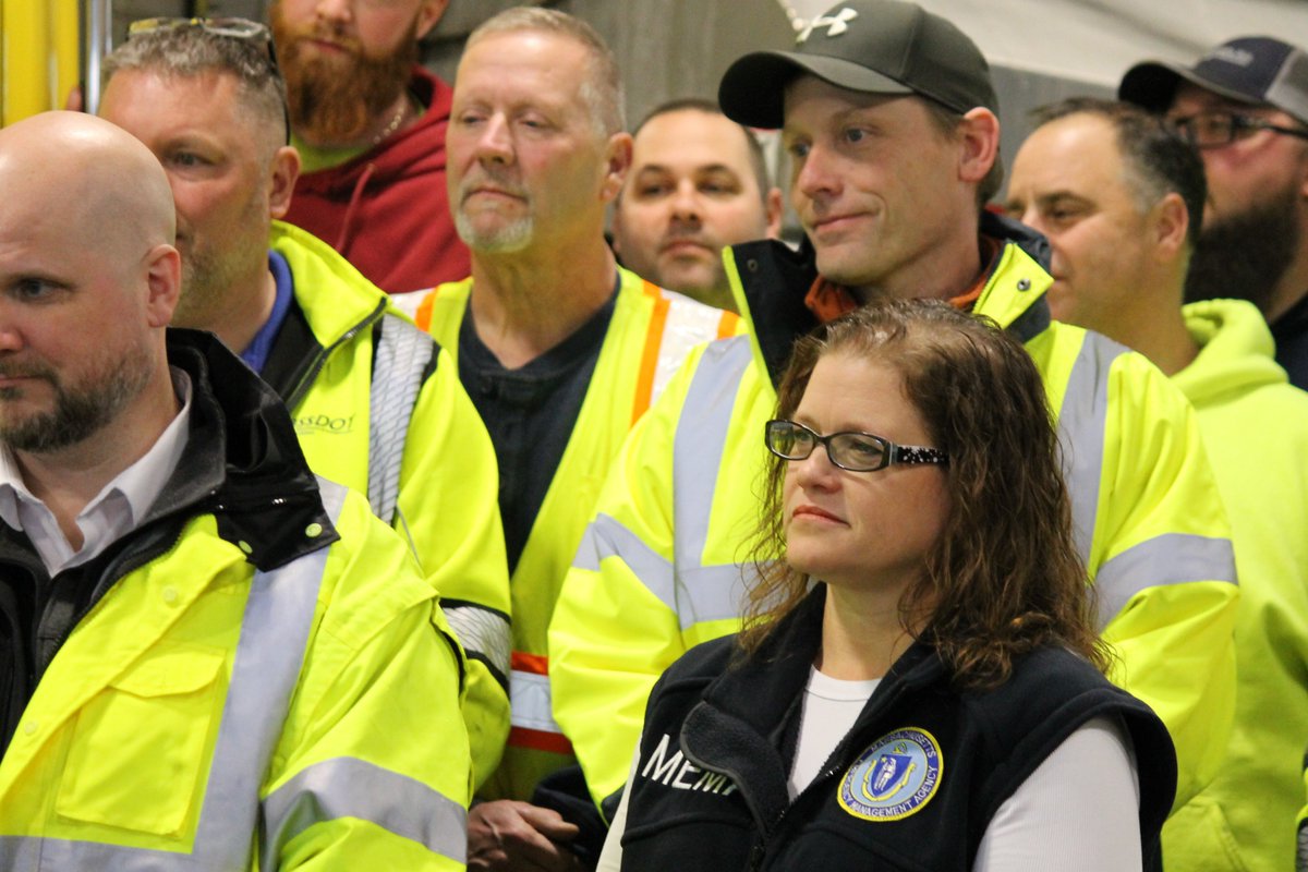 MassEMA's tweet image. MEMA Acting Director Brantley joined @MassGovernor  @MassLtGov  &amp;amp; @MassDOT today to meet with Highway Division crew members who work to keep roads safe during #MAsnow events. Thank you, snow &amp;amp; ice operations teams!