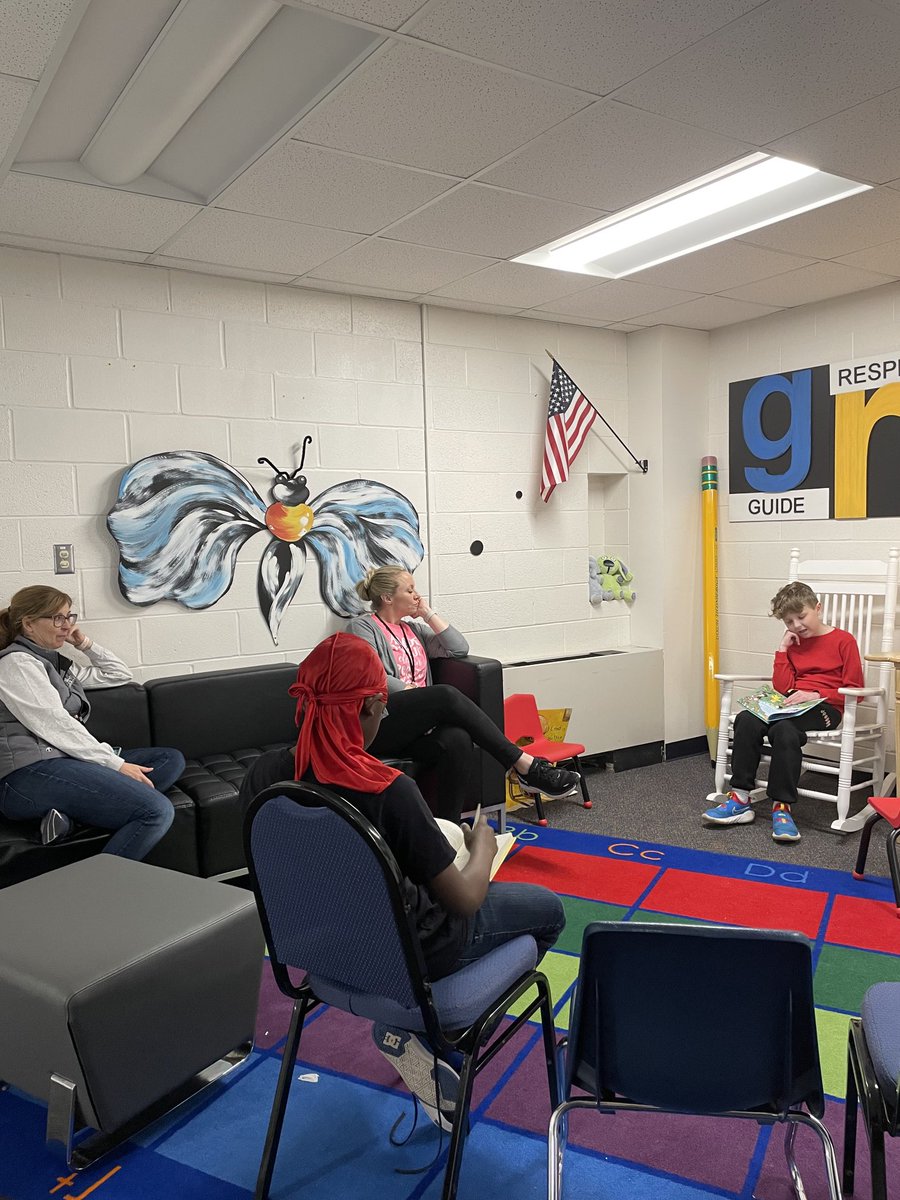 LBrasche's tweet photo. Something about a rocking chair invites both readers and listeners at Cody School!  #readacrossthevalley https://t.co/KqdojpNEDm