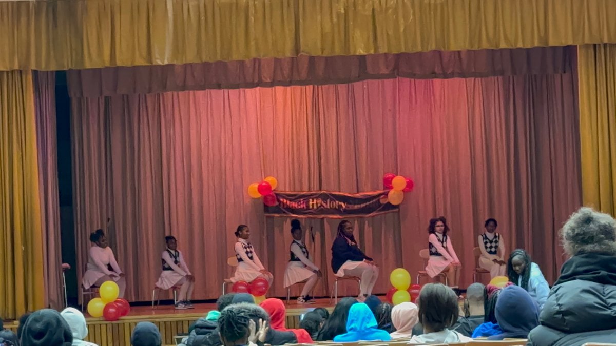 MiddleSchool267's tweet photo. An amazing dance performance by our #MS267 dancers!! Such amazing work! #BlackHistoryMonth https://t.co/9Q0e8pip5Q