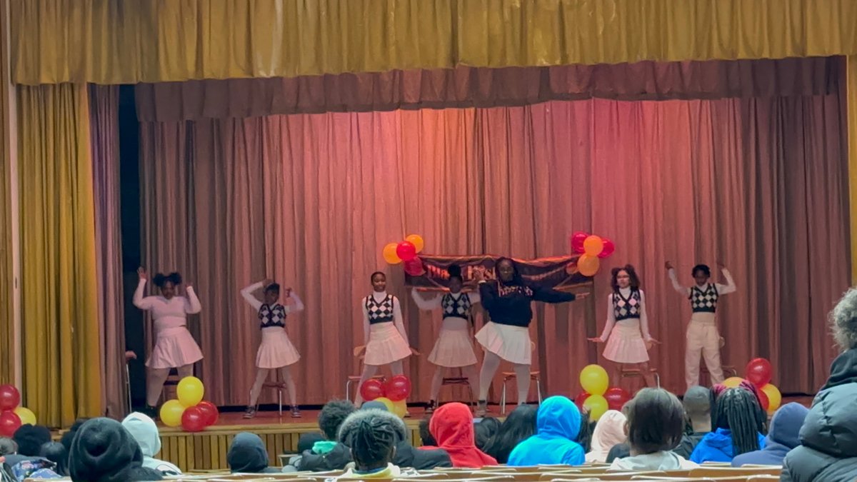 MiddleSchool267's tweet photo. An amazing dance performance by our #MS267 dancers!! Such amazing work! #BlackHistoryMonth https://t.co/9Q0e8pip5Q