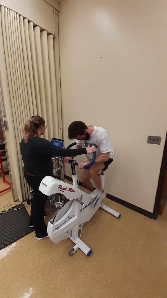 wiu_kinesiology's tweet photo. Some Kinesiology students conducting different exercise and power tests.
-YMCA step test
-Wingate test
-500m row test
#wiukinesiology #exercisescience #wingatetest #powertest https://t.co/40Ppjp70uv