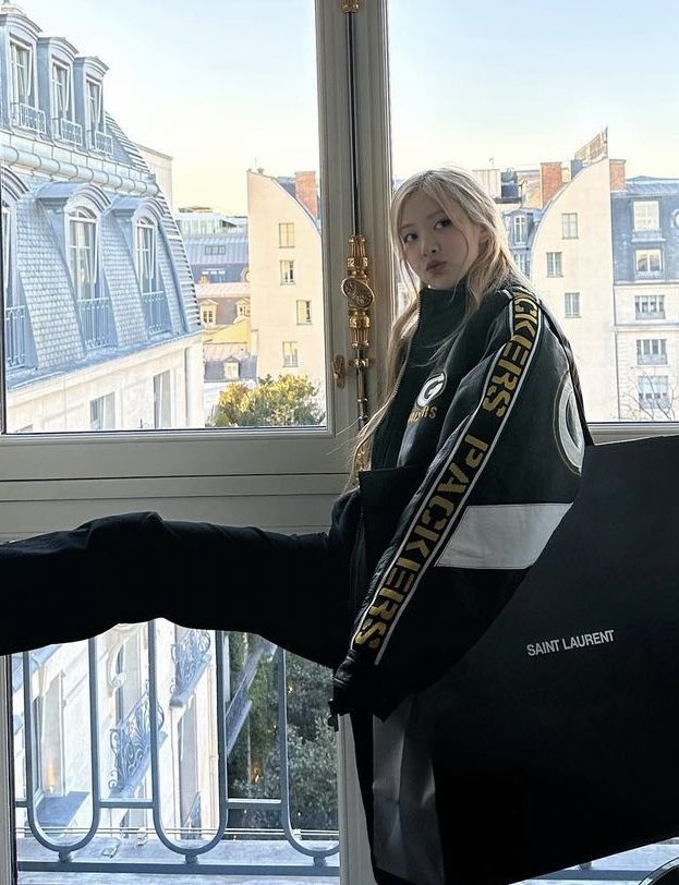 Yannie_Chaeng's tweet photo. Beautiful girl 🫶

ROSÉ SAINT LAURENT PFW23 
#ROSÉCharmeEnSaintLaurent 
#ROSÉxSaintLaurent @YSL https://t.co/q4cYoKbh0v