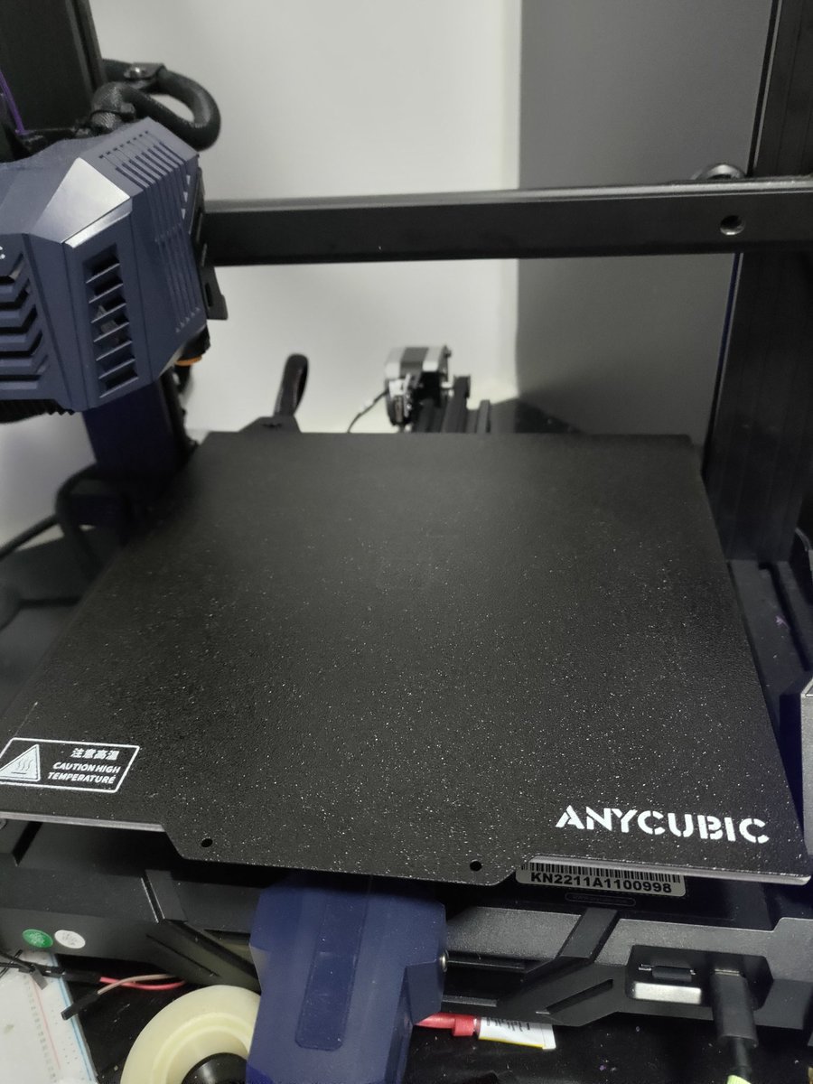 I printed plastic sheets to get rid of the plastic stuck on my print bed🤣 it actually worked
