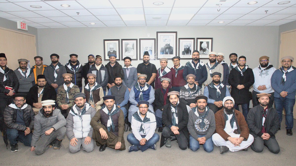 AMYACanada's tweet photo. National Executive Office Holders (National Amila) and Youth Leaders for Regional Chapters of Ahmadiyya Muslim Youth Association Canada had an audience with Respected 𝗛𝗮𝗱𝗶 𝗔𝗹𝗶 𝗖𝗵𝗼𝘂𝗱𝗵𝗮𝗿𝘆 Sahib National Vice President @AhmadiyyaCanada on Dec 8, 2022

📸 @MKACStudios https://t.co/cCLxumJXRE