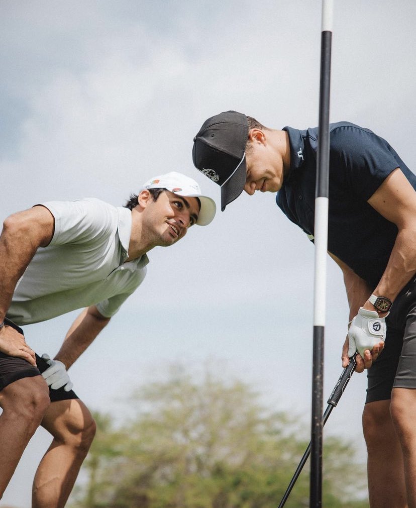 blarck_c's tweet image. Me bothering my best friend to talk to me after me bugging her for hours