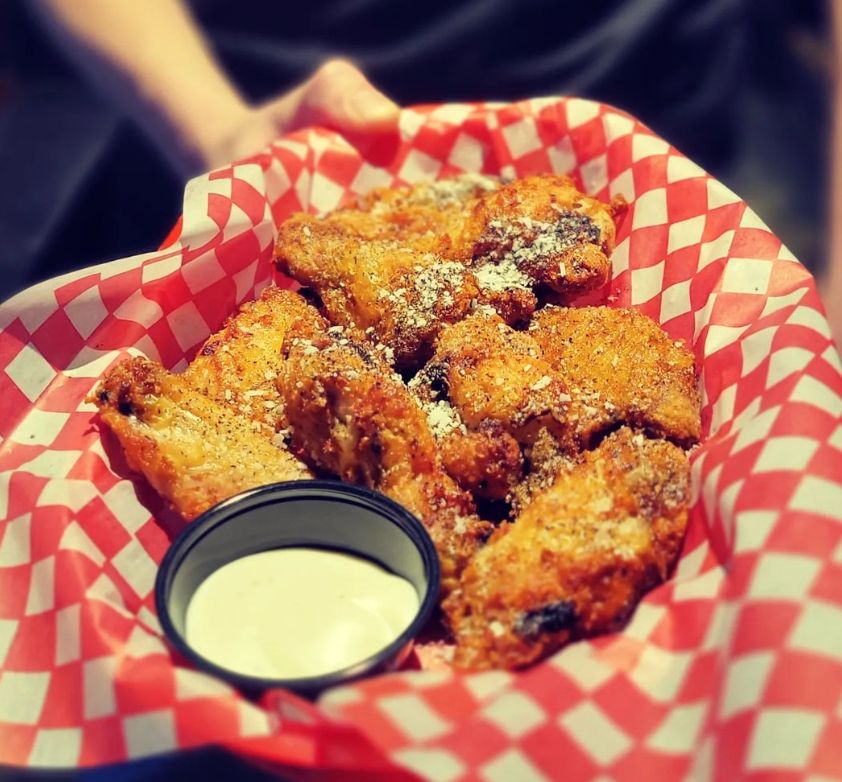 Every Wednesday, you can enjoy 7.50$ Wings at the @drakepub! 🍗

Get in a pound or two with a crispy brew any Wednesday - don't miss it! Omnomnomnomnom...

#wingnight #winnerwinnerchickendinner #dailyspecials #eatme #canmorekananaskis #canmoredining