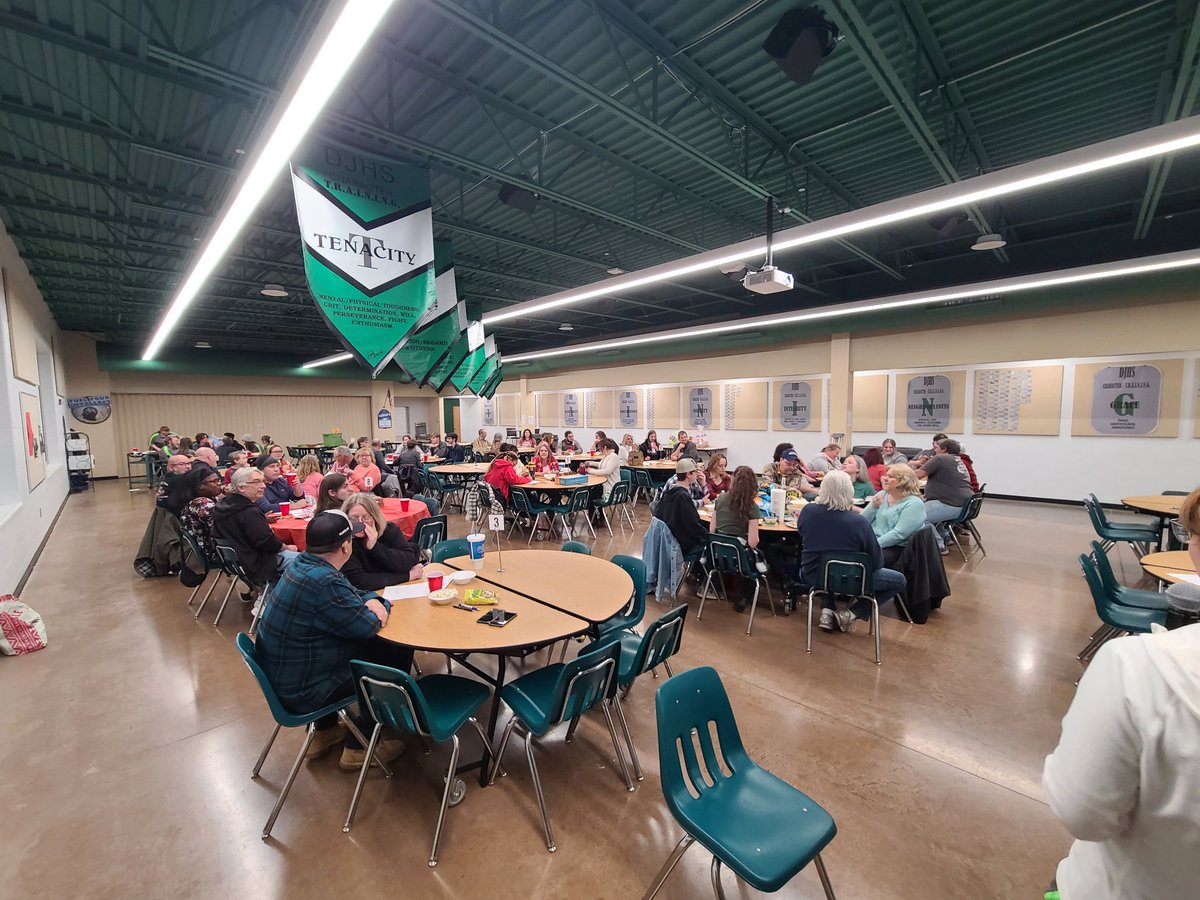 DHSAcademicTeam's tweet photo. Thanks to everyone who supported our trivia night, we raised >$1300 for our team! https://t.co/Uc2VZL7QTW