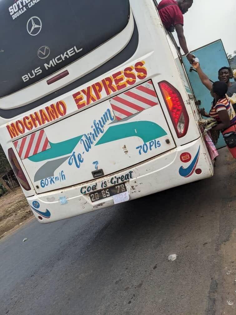 🇨🇲 UNE IMAGE VAUT MILLE MOTS

Même les chèvres sont mieux traitées. Avec tous les contrôles routiers qu'on a sur nos routes? Comment peut-on expliquer qu'on laisse des "agences" faire autant d'abus? Quand on parle, on dit qu'on veut déstabiliser le pays. Pourquoi la police la...