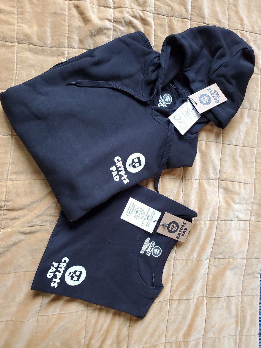 CryptosAndBeers's tweet image. 🔥¡¡¡Recibido el pedido del merchandising de @CryptsPad de manos del gran @rowscripto !!!🔥
Camiseta de algodón 100% orgánico certificado y sudadera 80%, suaves al tacto, se nota la calidad de ambos ,  y el look más molón de toda la #blockchain
💀🔥#cryptspadstreetwear Rules!🔥💀