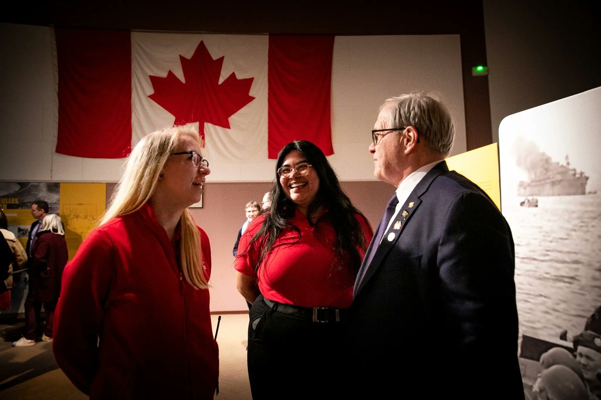 🇨🇦🍁 L’Honorable Lawrence MacAulay, Ministre des Anciens Combattants du Canada, est revenu au Centre Juno Beach, presque un an après sa visite du printemps 2022. 

Merci de votre visite Ministre MacAulay !