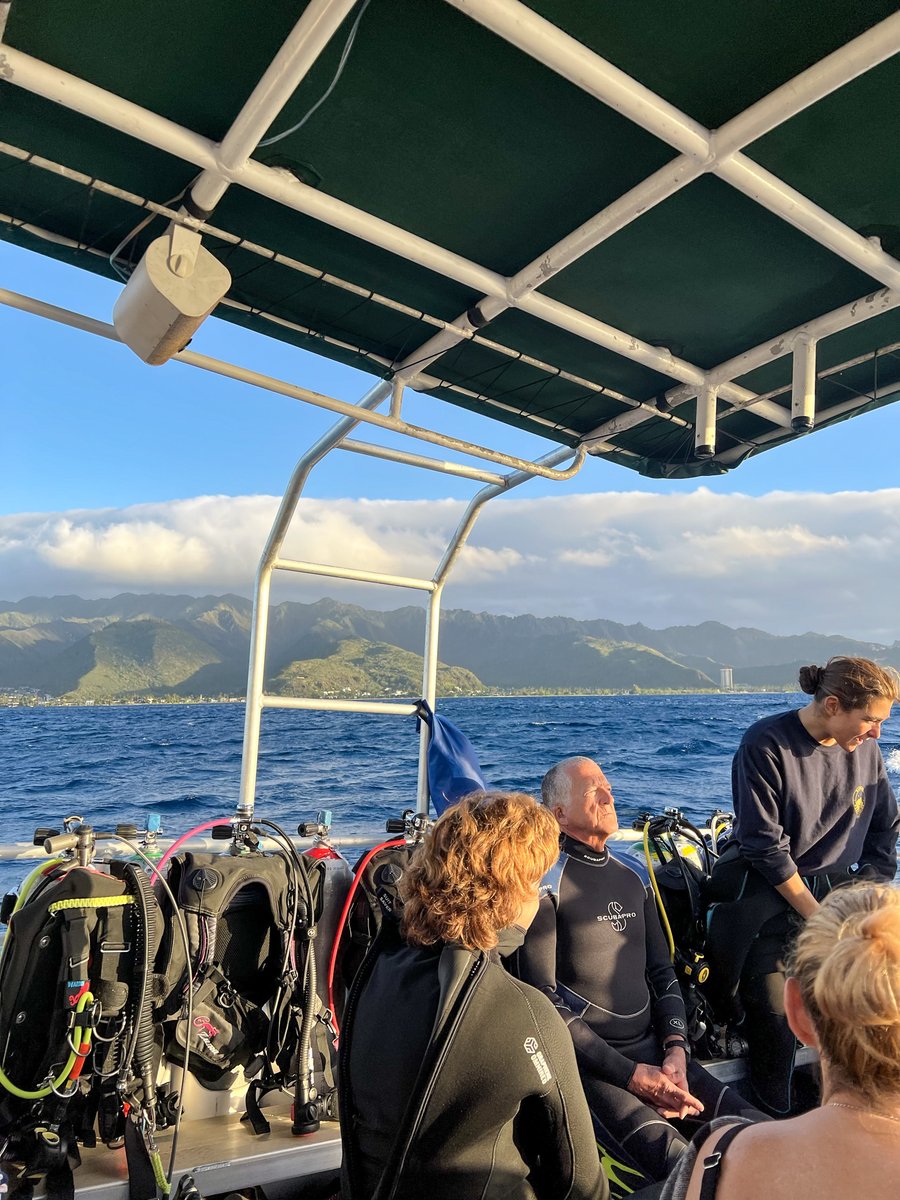 dive_aaron's tweet photo. What a view on the ride to the dive site 😍
#scubadiving #scuba #diving #hawaii #oahu #divesite #divelocal #padi #boat #boating #boatdiving #view #viewz #views #OBSESSED https://t.co/DxLP3orPTl
