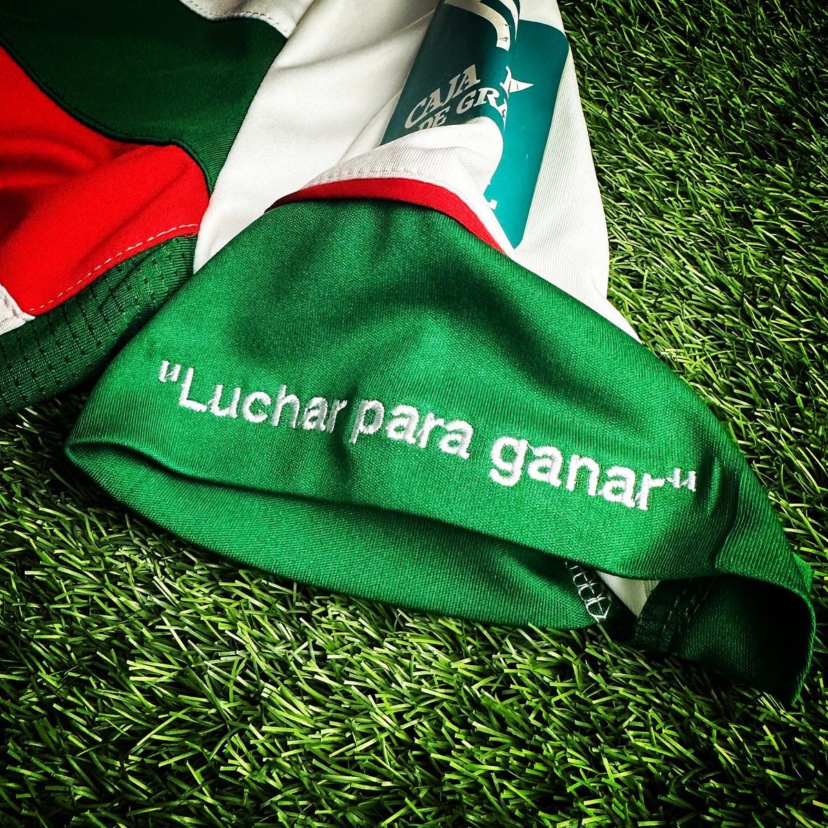 Feliz día de Andalucía 
#eternalucha #lucharparaganar #granadacf 
@diegomainz #matchworn #camisetasdefutbol