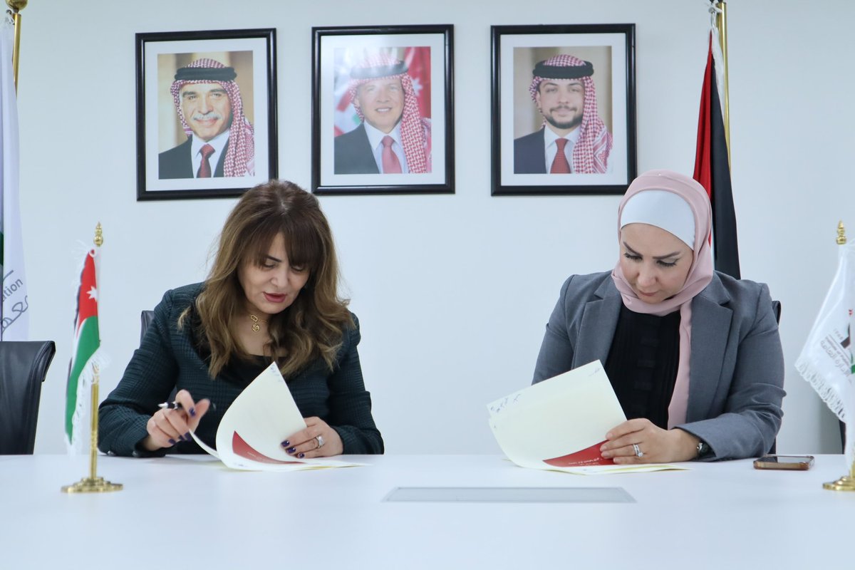 Transparency Jordan (JTC) (@jotransparency) on Twitter photo توقيع مذكرة تفاهم مع معهد الادارة العامة لتعميم البرامج التدريبية والتعليمية بين موظفي القطاع العام، والخاصة بنظم حماية المبلغين والشهود في التشريعات الوطنية والإقليمية، والاتفاقيات الدولية، والتي طورها مركز الشفافية الاردني، بالتعاون مع آفاق المعرفة وبدعم #CFLI <a href="/CanEmbJordan/">Canada in Jordan</a> توقيع مذكرة تفاهم مع معهد الادارة العامة لتعميم البرامج التدريبية والتعليمية بين موظفي القطاع العام، والخاصة بنظم حماية المبلغين والشهود في التشريعات الوطنية والإقليمية، والاتفاقيات الدولية، والتي طورها مركز الشفافية الاردني، بالتعاون مع آفاق المعرفة وبدعم #CFLI <a href="/CanEmbJordan/">Canada in Jordan</a>