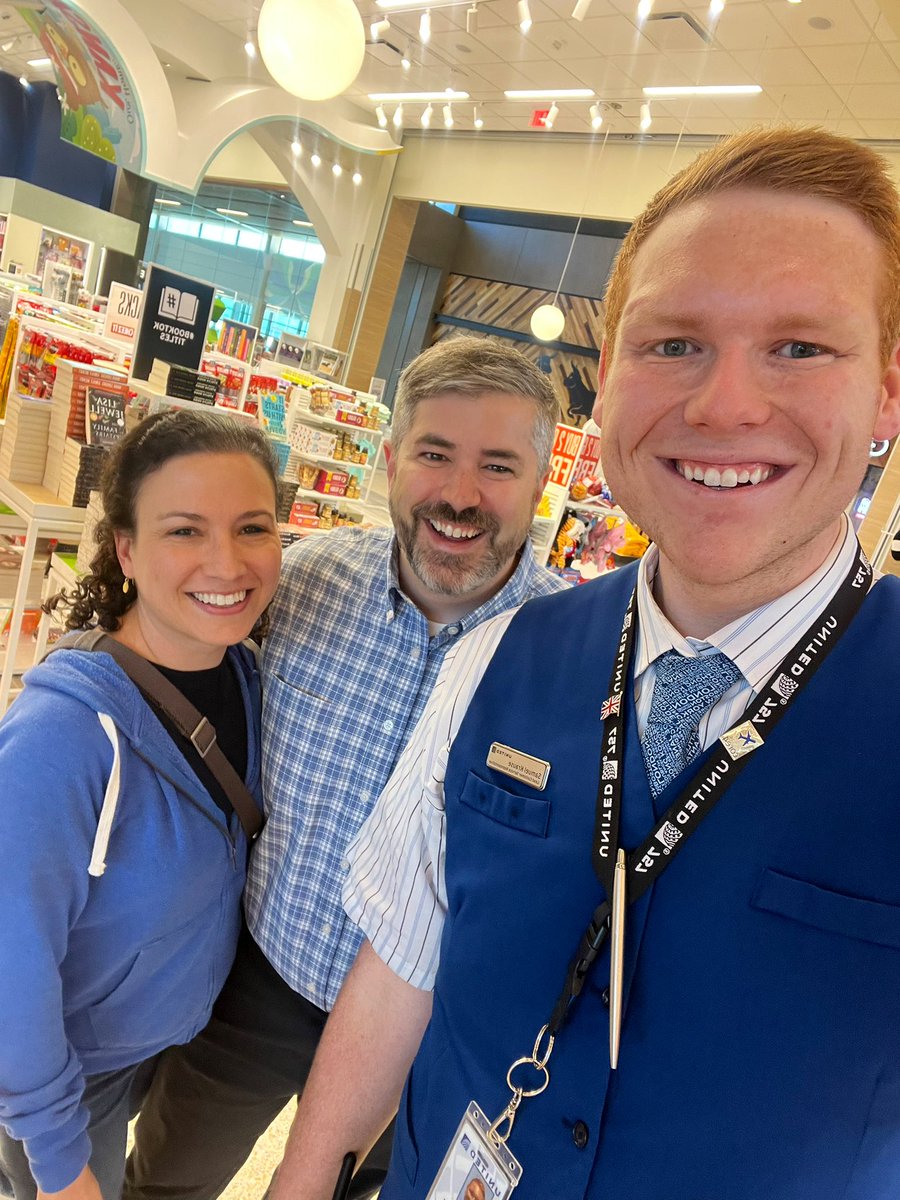 A truly amazing morning… so special to be a part of the first day of United operations at the new terminal here in Kansas City! The long wait was worth well worth it. It was also great to run into a familiar face, @JebBrooks! ✈️ #TeamMCI #BeingUnited @Fly_KansasCity @BuildKCI