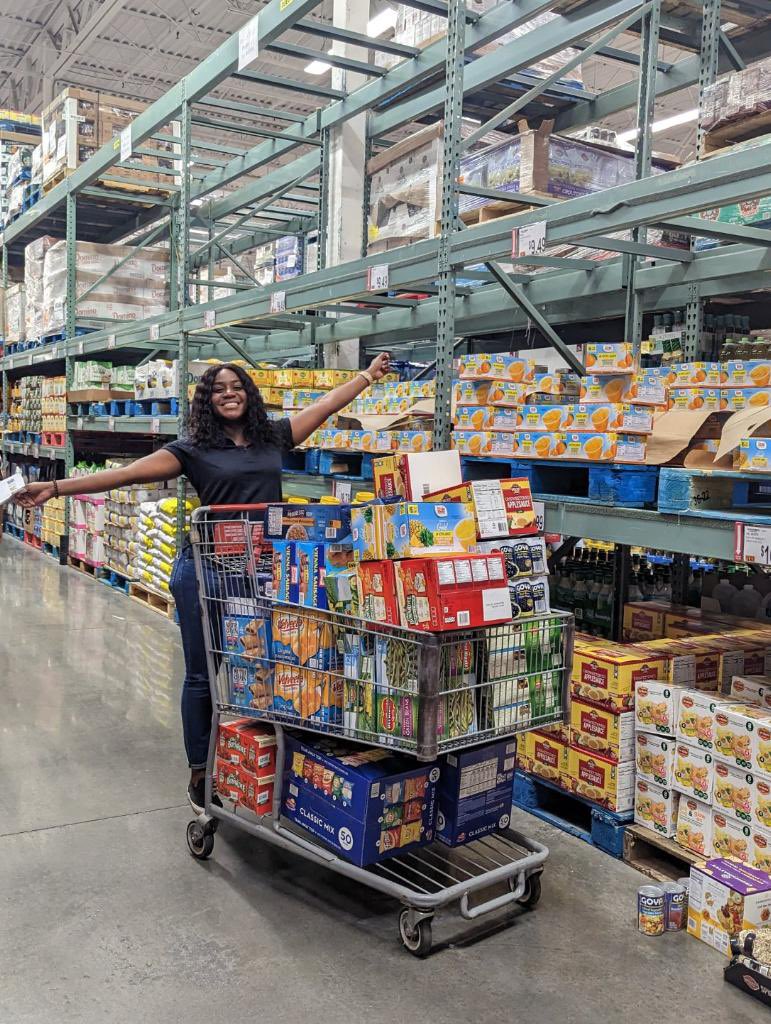 KOFKCentralFL's tweet photo. Another successful round of shopping and deliveries for our schools! Thank you to all of our volunteers, and to @WeAreOneDigital, who helped make these donations possible through their sponsorship! 🛒🍎 #charity #tacklinghunger #kickoffforkids #kofk #centralflorida https://t.co/1ZGOCximkk