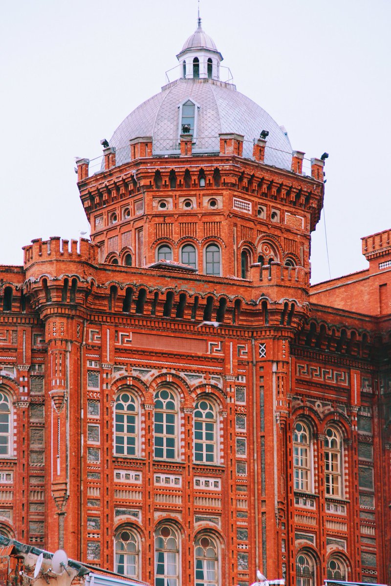 Rengine hayran kaldığım yapı,
📍Fener Rum Lisesi, Balat.
Şubat, 2023.