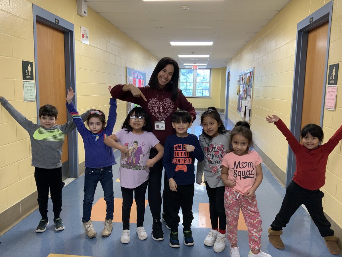 MartinezReading's tweet photo. Friday was Wear a Shirt with Words Day! @CherryLaneES @CherryLanePTA https://t.co/jw2FukNtzO
