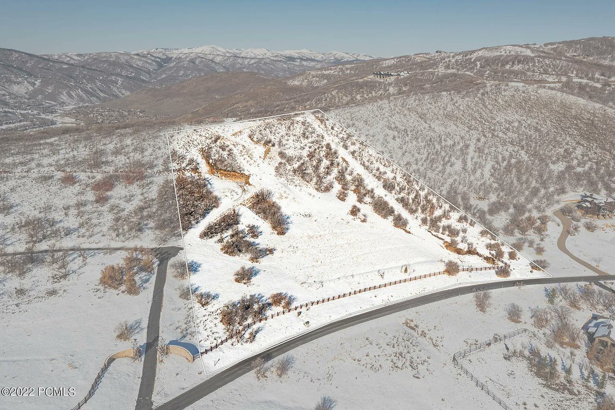 It's been on the market for a bit, but just realized that this lot is the old DC Mountain Lab . You can still see the lift cut on the far right edge. zillow.com/homedetails/14…