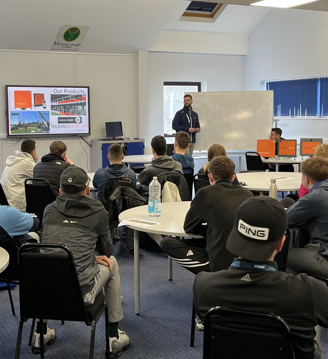 CraigLeaGolf's tweet image. Huge thanks to @Mikey_Lea28 &amp;amp; @TrackManAsh for a great insight into @TrackManGolf for the @My_GolfNews students today #Effective #GolfIndustry 

Theory followed by practical using the awesome #TM4 🟧 #Performance