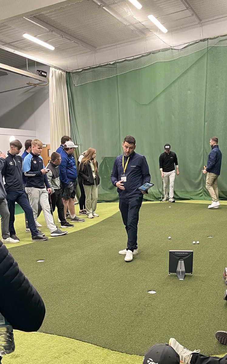 CraigLeaGolf's tweet image. Huge thanks to @Mikey_Lea28 &amp;amp; @TrackManAsh for a great insight into @TrackManGolf for the @My_GolfNews students today #Effective #GolfIndustry 

Theory followed by practical using the awesome #TM4 🟧 #Performance