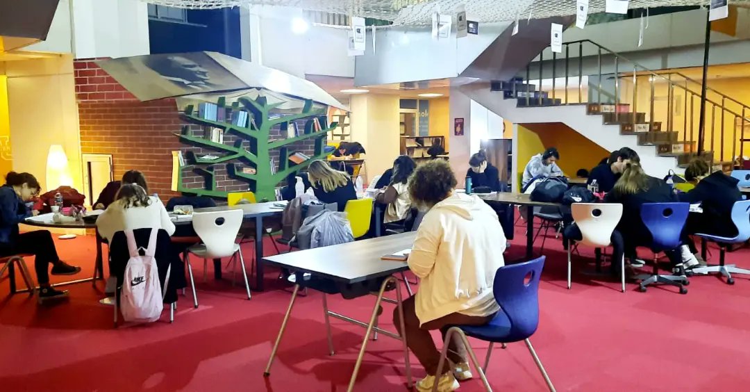 UOGaziemir's tweet image. #uğurdagecemodu başladı, Baykuşlar işbaşında.💜👏🧿

#UğurluOlmak
#GaziemirUğurKampüs