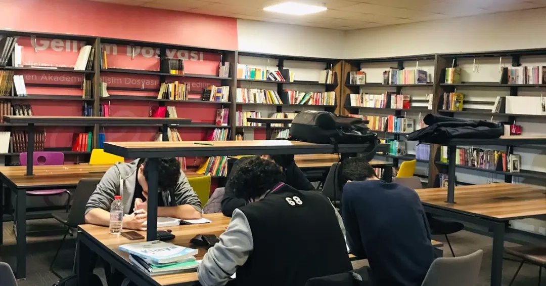 UOGaziemir's tweet image. #uğurdagecemodu başladı, Baykuşlar işbaşında.💜👏🧿

#UğurluOlmak
#GaziemirUğurKampüs